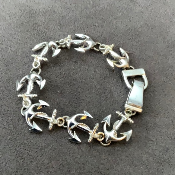 Silver Anchor Bracelet with magnetic closure. - Picture 2 of 2